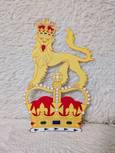 Large crest the coat - of,