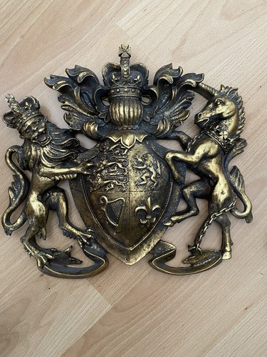 Royal crest wall plaque coat - royal,