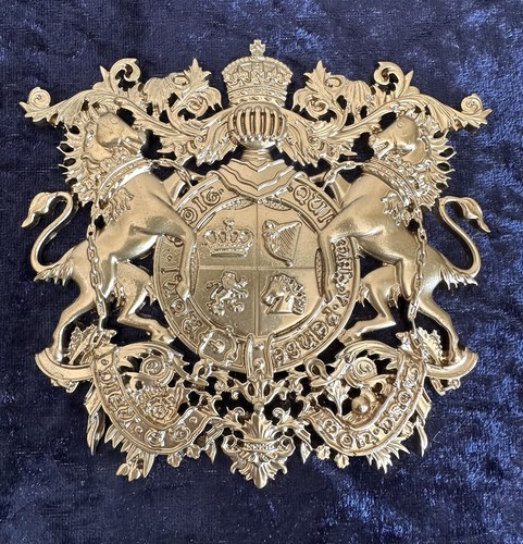 Coat arms gold resin - coat,