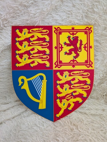 Large royal coat arms - large,