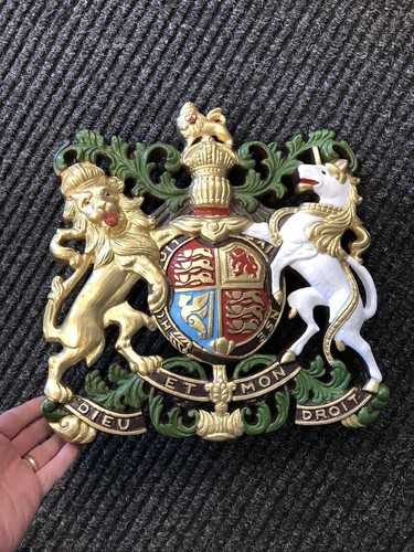 Royal coat arms cast - royal,