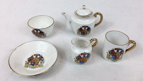 Crested china dieu mon - dieu,