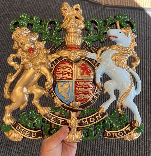 Royal coat arms - of, cast